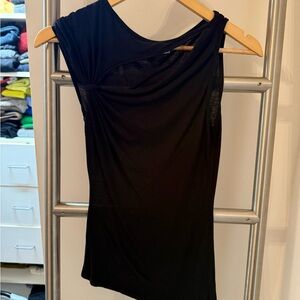 Asymmetrical Geel Top
